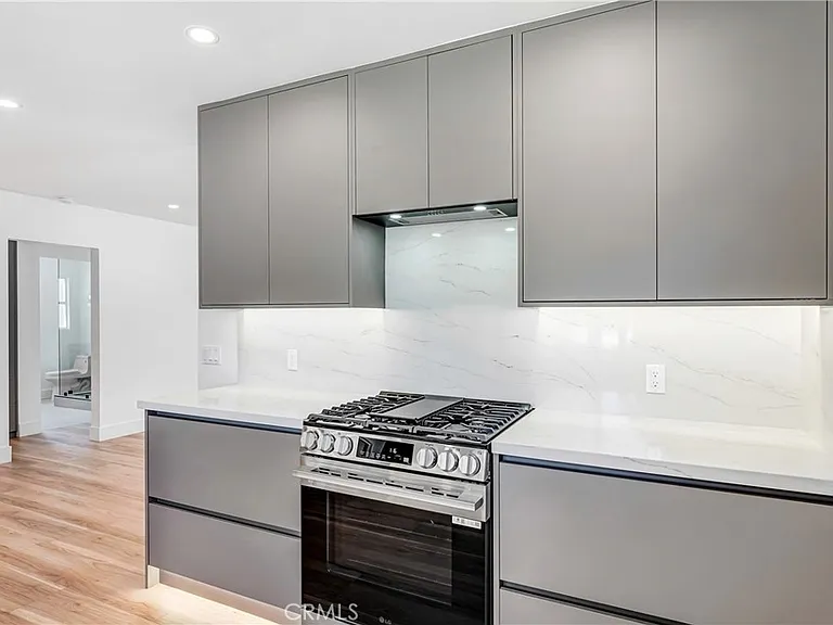 6722 Katherine Ave — Photo 10