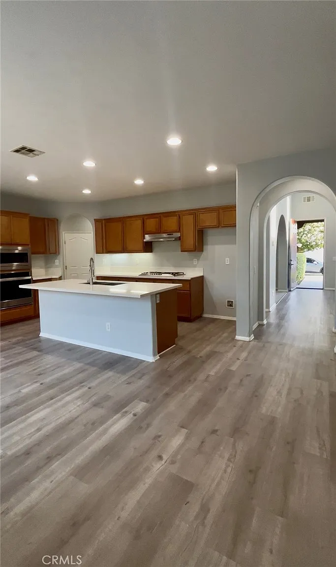 5 bed, 2647 sqft, $3,800 — Photo 3