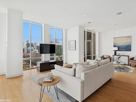 4th image of 720 N Larrabee St APT 1701