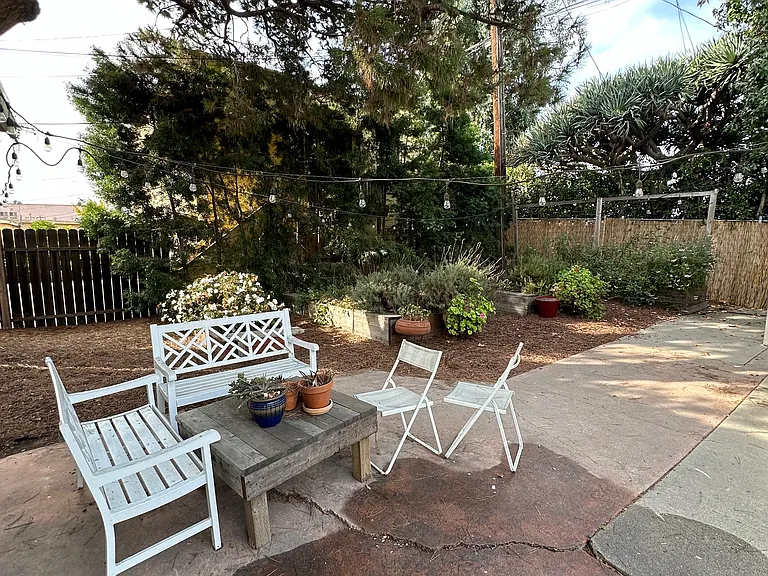 1855 S Cochran Ave — Photo 13