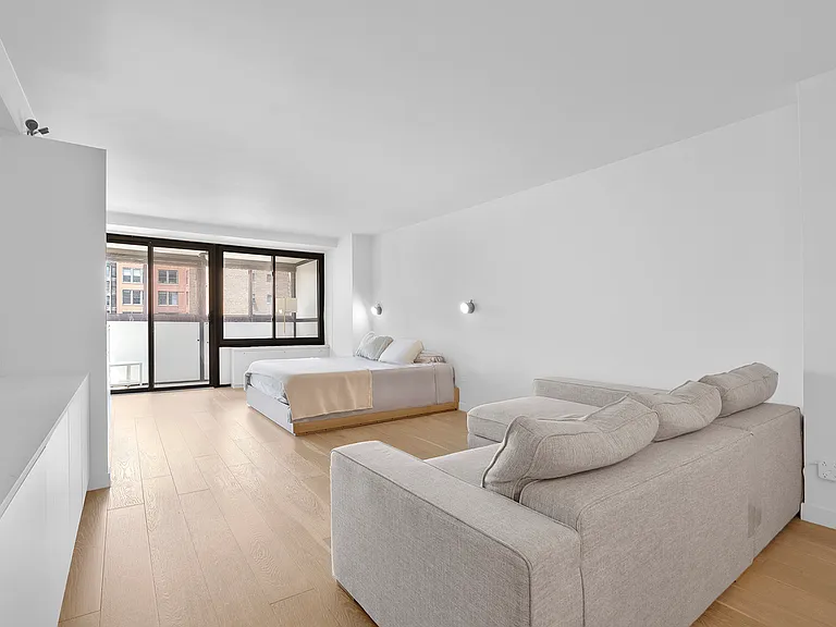 142 E 16th St #11G — Photo 4