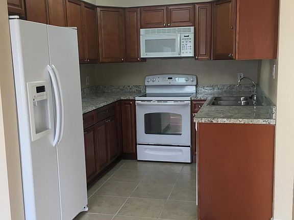 3rd image of 3811 W Wallace Ave