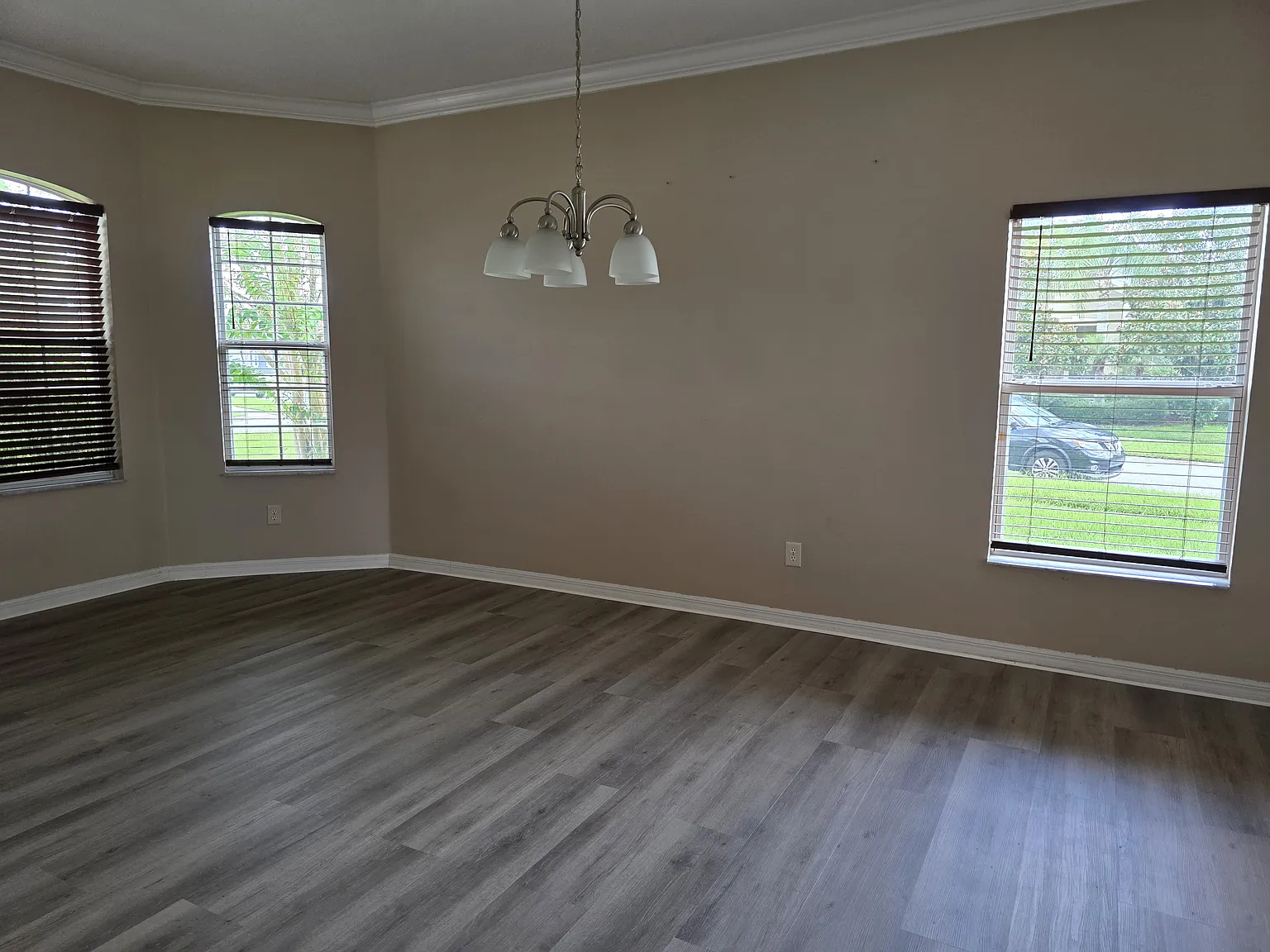 5 bed, 3912 sqft, $3,495 — Photo 3