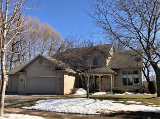 1327 Bedford Ln, Appleton, WI 54915