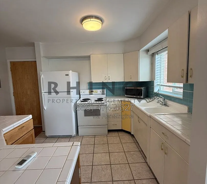 615 E Grand St #4