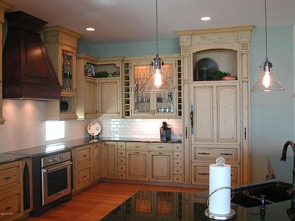 3rd image of 3883 England Dr