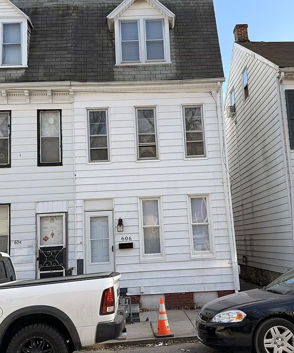 1st image of 606 Salem Ave