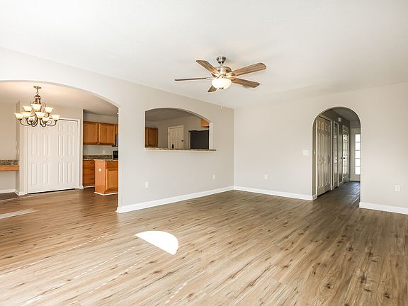 4th image of 939 Brenton Leaf Dr