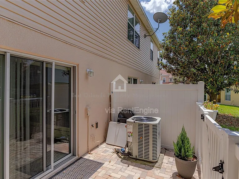 5095 Dominica Dr — Photo 22