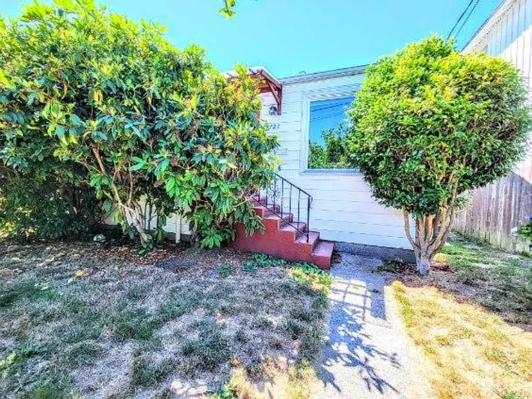 7721 Earl Ave NW — Photo 2