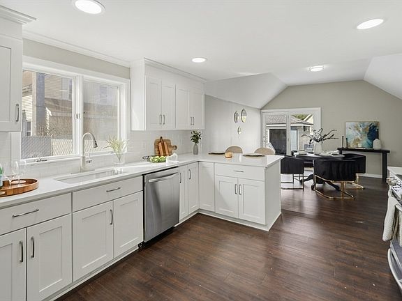 4th image of 84 E Main St