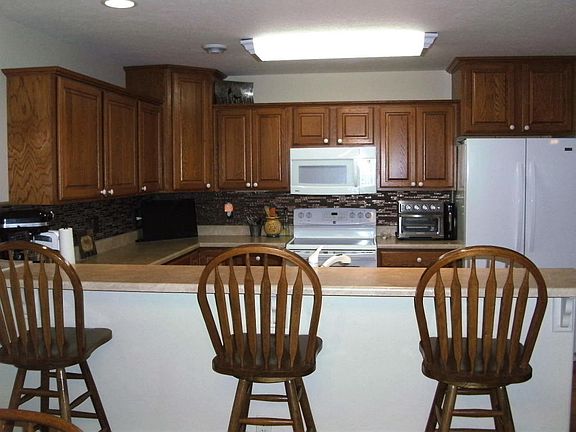 5th image of 704 18th Ave N