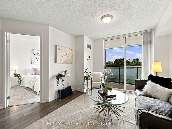 2nd image of 812 Lansdowne Ave #408
