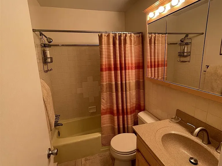 21 Monroe Ave #B11 — Photo 12
