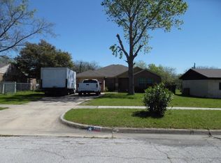 406 SW 18th St, Grand Prairie, TX 75051