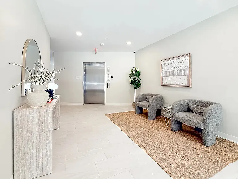 496-500 Talbot Ave #309 — Photo 5