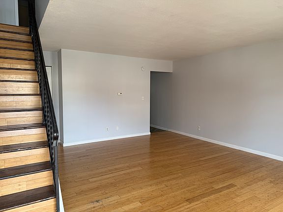 5th image of 110 W Lake Shore Dr #27