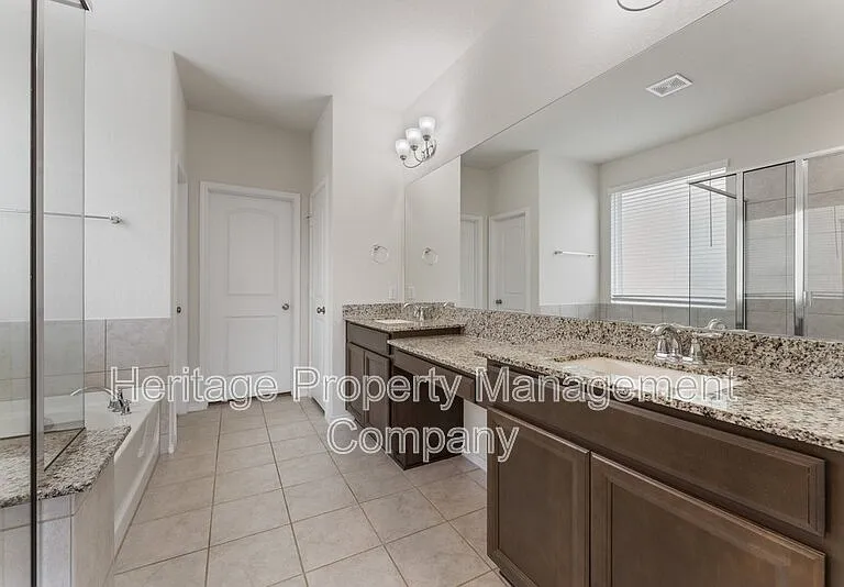 942 Blue Violet — Photo 21