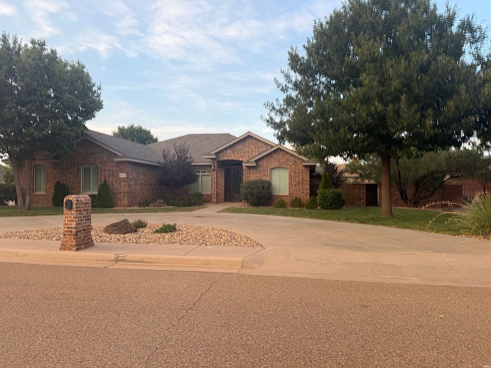 1st image of 4016 Springwood Dr