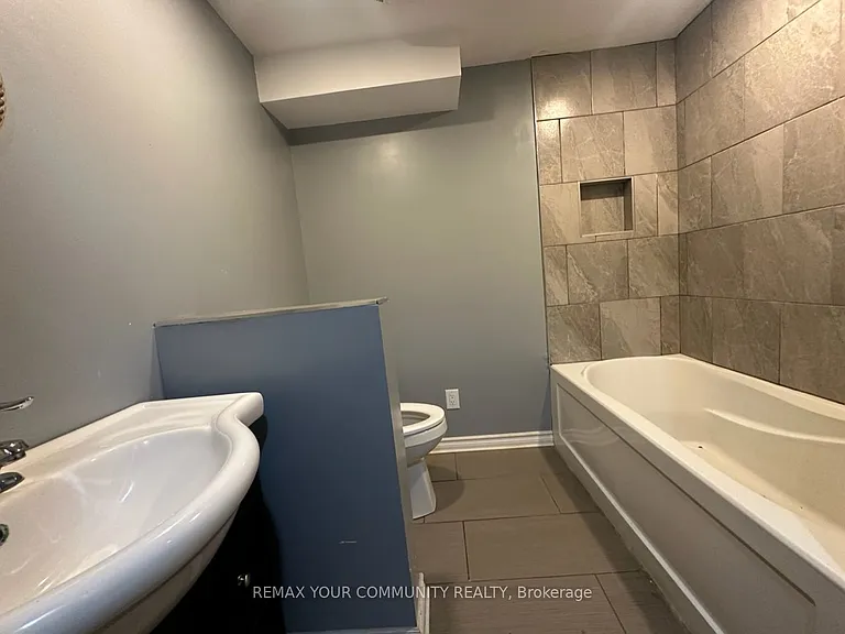 9 Buchanan Cres — Photo 21