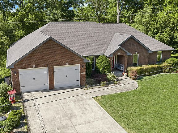 2nd image of 190 Strawberry Cir