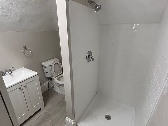 5th image of 10614 Lee Ave
