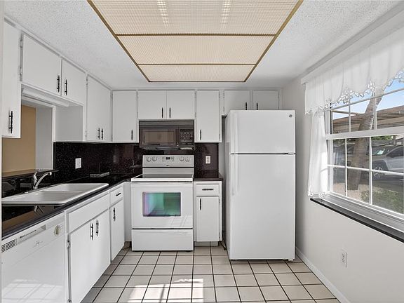 3rd image of 1370 Heather Ridge Blvd APT 102