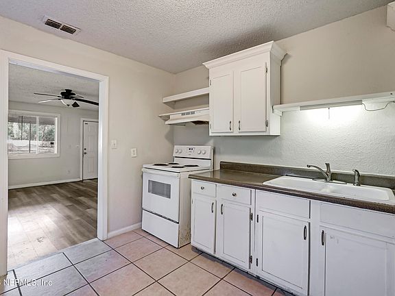 4th image of 8506 SUSIE Street
