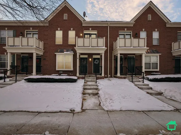 1166 Fountain View Cir, South Lyon, MI 48178