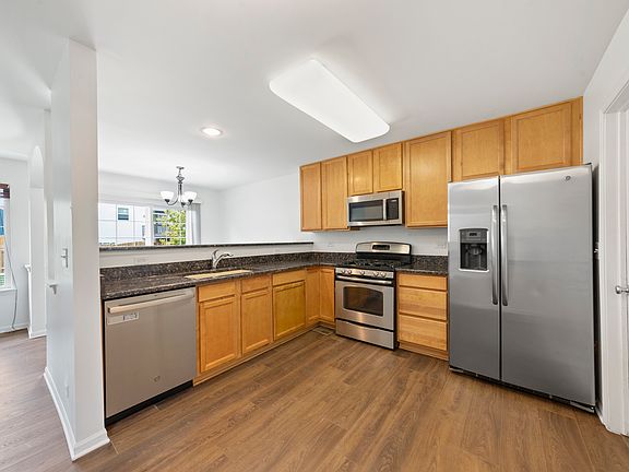 2nd image of 3091 Courtland St