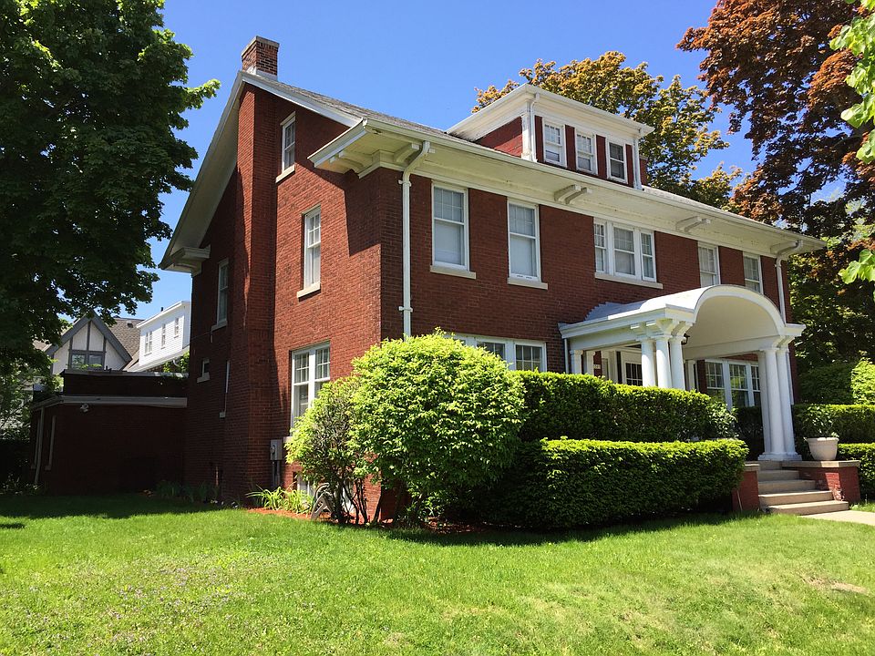 2nd image of 2305 E Ivanhoe Pl