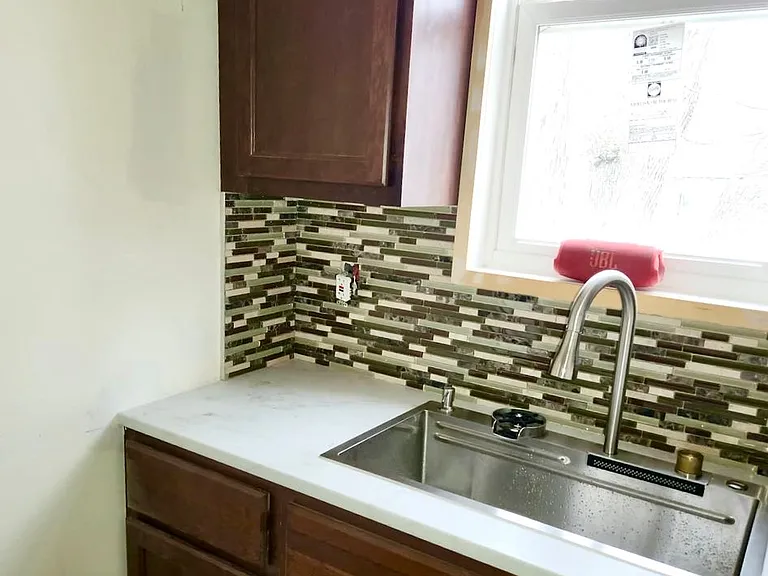 25 Woodlawn Ave #5 — Photo 10