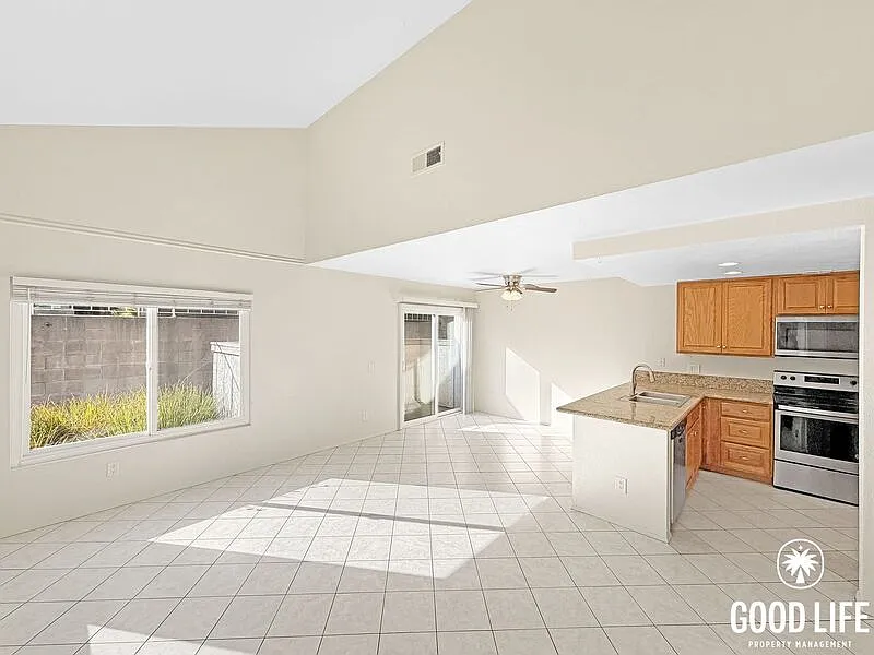 3 bed, 3.0 bath, 1335 sqft, $3,350 — Photo 1