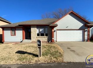 3714 SW Brook Lawn Cir, Topeka, KS 66610