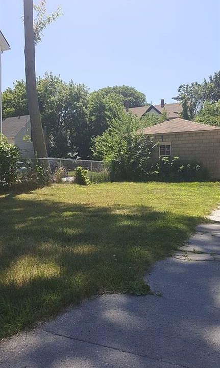 2nd image of 225 Willow St