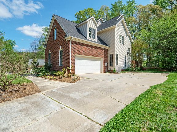 2nd image of 152 Fernbrook Dr