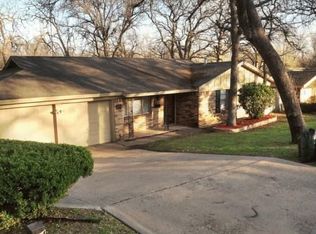 204 Ridgecrest Dr, Hurst, TX 76053