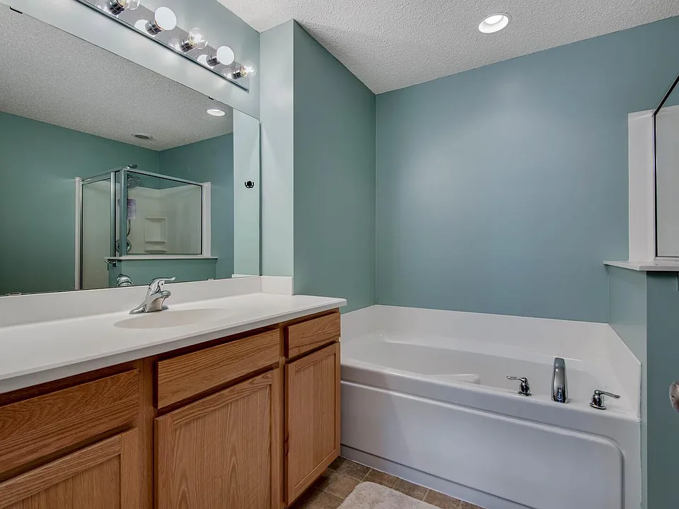 Master bath w/ large soaking tub and separate shower