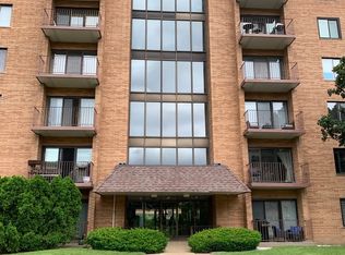 1717 W Crystal Ln UNIT 205, Mount Prospect, IL