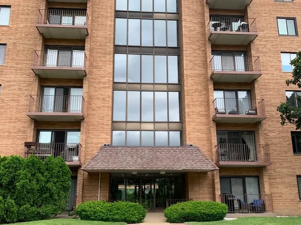 1717 W Crystal Ln Unit 205, Mount Prospect, IL 60056