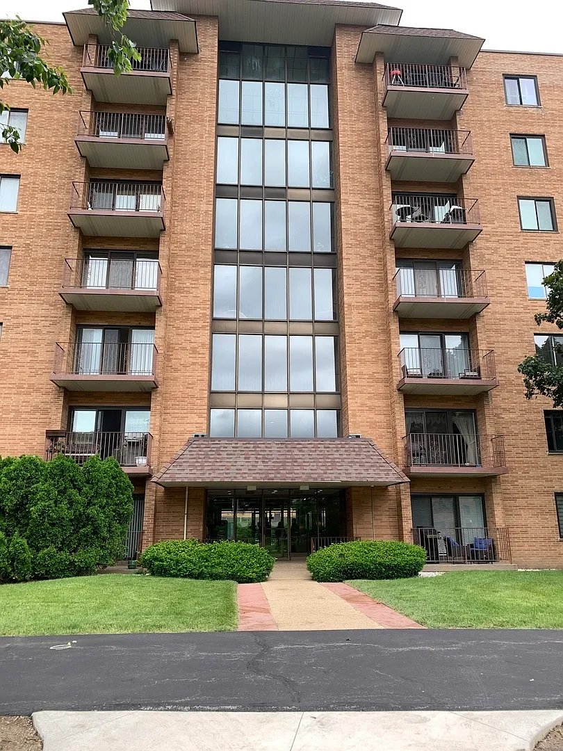 1717 W Crystal Ln Unit 205 photo 1