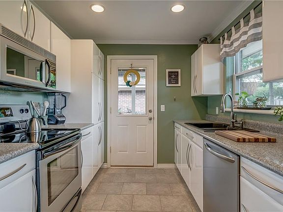 3rd image of 2249 Carlton Way