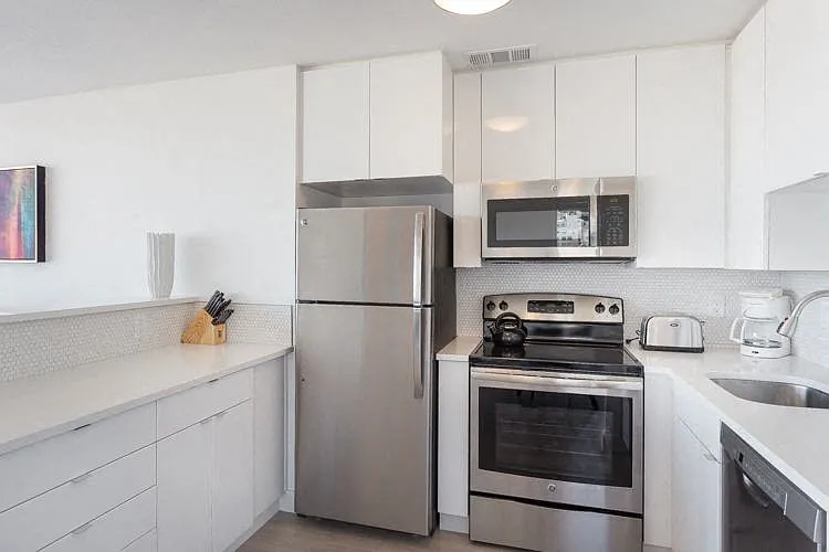 Crystal Tower Apartments — Photo 6