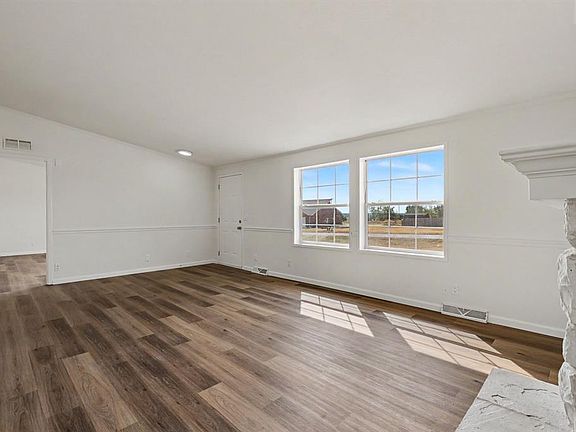 3rd image of 3737 Lone Tree Trl