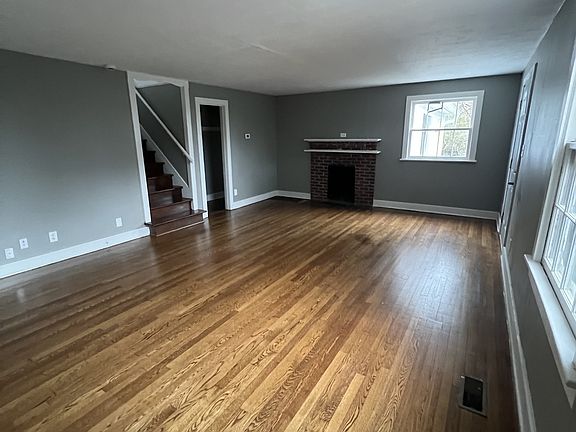 2nd image of 2512 Campbell St