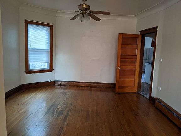 3rd image of 3630 W Cornelia Ave