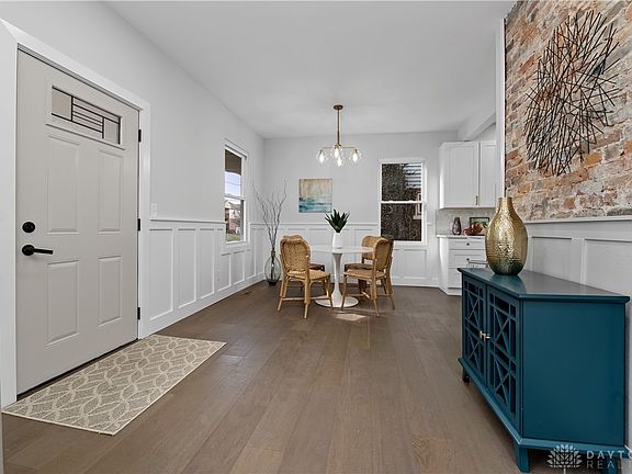 3rd image of 2330 Quatman Ave