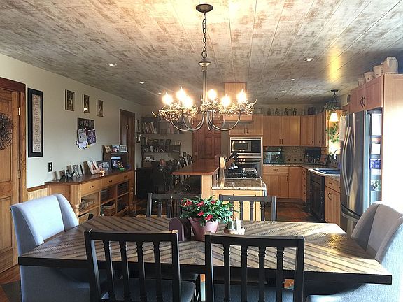 3rd image of 6 Pheasant View Dr