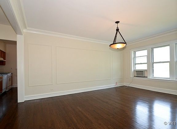 5th image of 2042 W Morse Ave #3