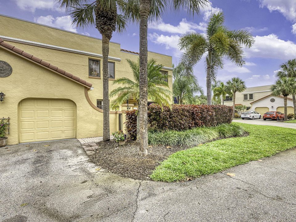 1st image of 44 Uno Lago Drive